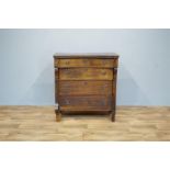 eiken commode met 4 laden, versierd met bronzen grepen en rustend op blokpoten, 19e eeuw, h. 102,