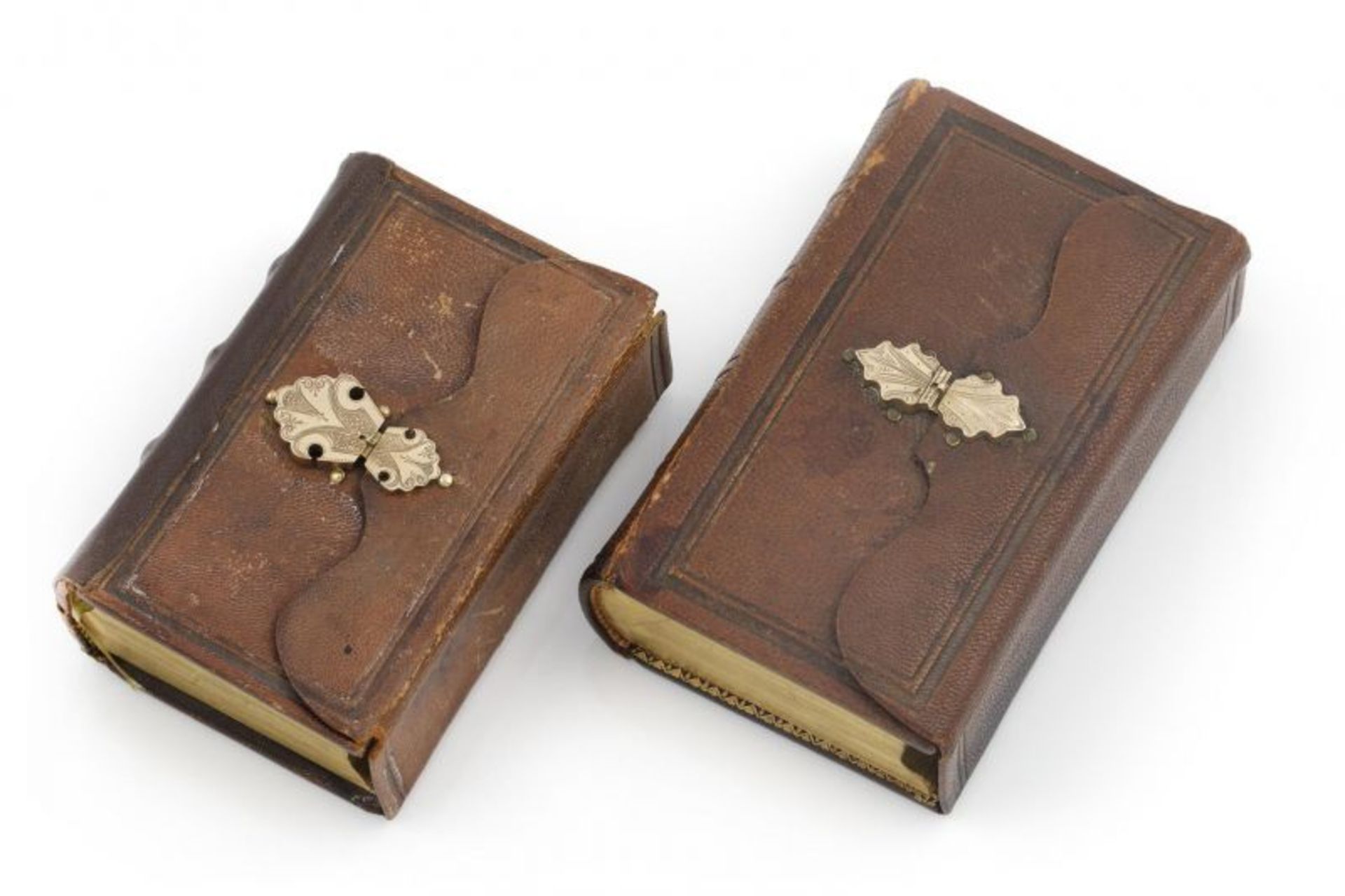2 bijbeltjes in leren kaft met 14 krt. gouden slot, circa 1880
