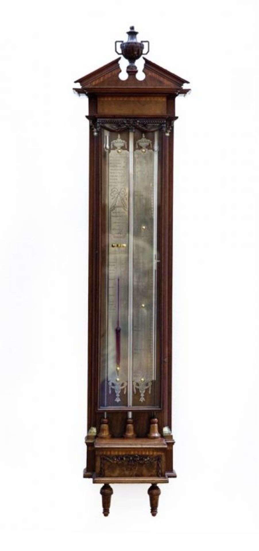 Nederlandse mahonie gefineerde contra-bakbarometer bekroond door open timpaan versierd met vaas,