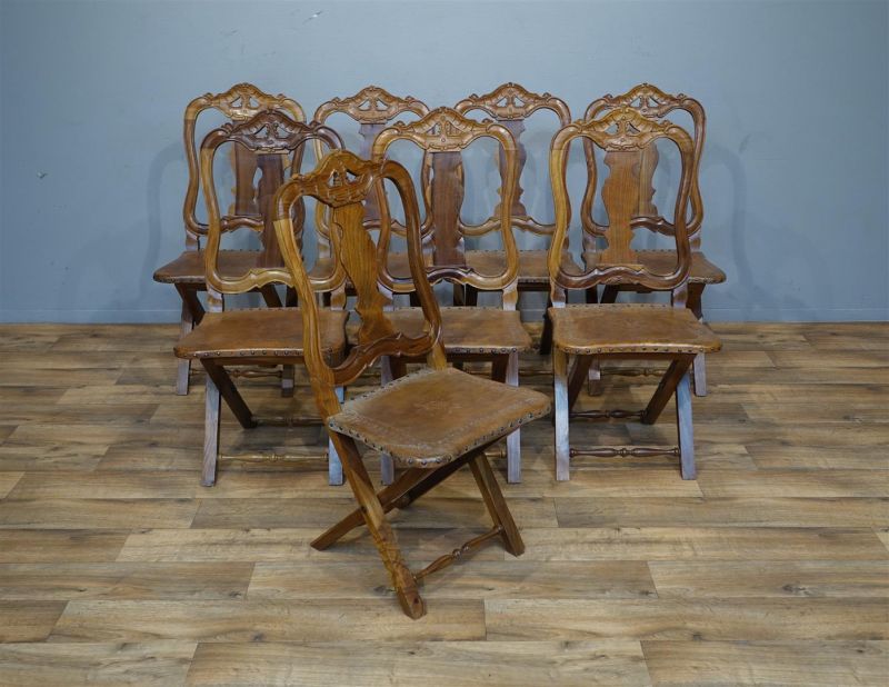 set van 8 moderne teakhouten stoelen, met opengewerkte gecontourneerde rug, gekruiste poot en