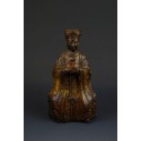 gestoken Chinees houten sculptuur van een voorouderfiguur, 18e eeuw, h. 16