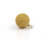 Zeeuwse 18 krt. gouden bolvormige hanger met nopjes, diameter: 21 mm., gewicht: 11,2 gram