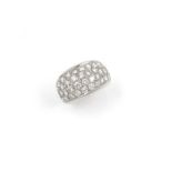 18 krt. witgouden bolle ring met 40 briljant geslepen diamanten van tezamen circa 2.00 karaat, Top