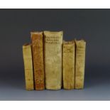 5 diverse antieke boeken waaronder beschrijving der stad Amsterdam, door M Fokkens, anno 1662 en