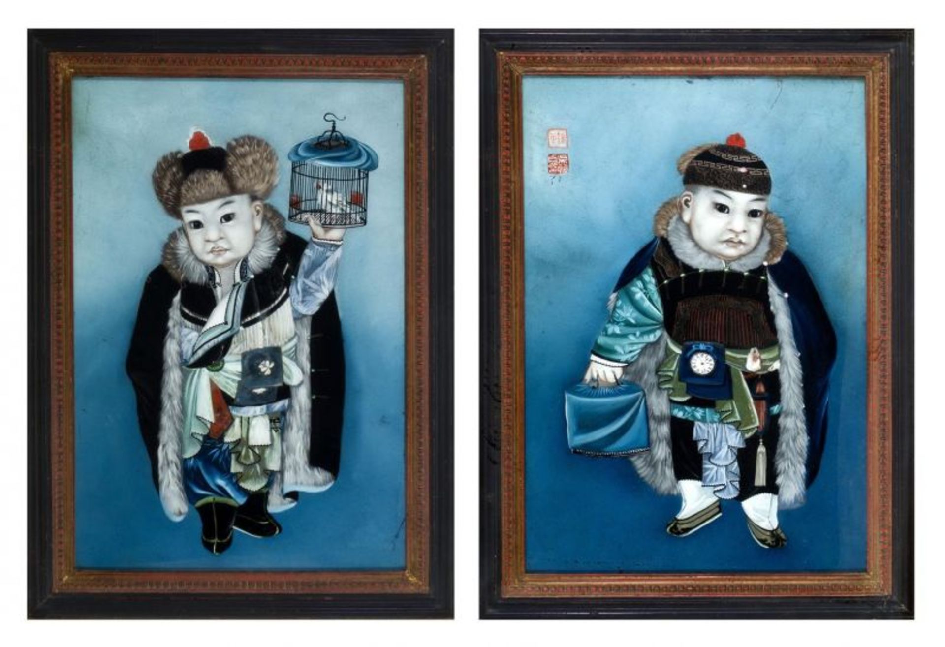 stel Chinese achterglasschilderingen met voorstelling van jongens in traditionele kledij met