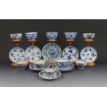 lot blauw/wit Chinees porseleinen kop en schotels, hoofdzakelijk Kangxi, circa 1700