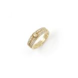18 krt. geelgouden dubbele ring, bezet met 48 diamantjes en met tekst 'chut je t'aime', ontwerp:
