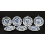 7 blauw/wit Chinees porseleinen Qianlong schaaltjes met floraal decor, 18e eeuw, diam. 16 cm (7 x