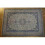 Tapijt met zijde, Nain, 353 x 245 cm- - -29.00 % buyer's premium on the hammer price, VAT included