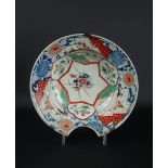 Japans porseleinen Imari scheerbekken met decor van landschappen en florale motieven, Edo periode,