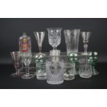 collectie van 15 glazen waaronder 18e eeuwse gegraveerde glazen met decor van guirlandes,
