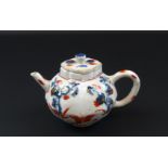 Japans porseleinen Imari trekpotje met floraal decor, 1e ehelft 18e eeuw, h. 8 cm (