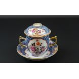 Chinees porseleinen deksel kop en schotel met floraal famlle rose decor, Qianlong, 18e eeuw (3 x A)-