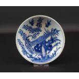 blauw/wit Chinees porseleinen  bordje met decor van bloemen en vogels, Kangxi, circa 1700, diam.