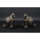 stel bronzen speelgoed paardjes, Rajasthan, India, h. 18 cm- - -29.00 % buyer's premium on the