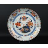 Chinees porseleinen Imari schotel met decor van pioenrozen, Kangxi, 1e kwart 18e eeuw, diam. 34