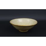 Chinese steengoed Cizhou kom, vermoedelijk Song dynastie (10e/13e eeuw), diam. 17 cm (A)- - -29.00 %