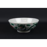 Chinees porseleinen kom met groen decor van draken, 19e eeuw, diam. 22 cm (A)- - -29.00 % buyer's
