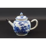 blauw/wit Chinees porseleinen theepot met decor van bloemen en bamboe voorzien van zilverebn