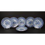 6 blauw/wit Chinees porseleinen borden met decor van vaas en bloemen, Qianlong, 18e eeuw, diam. 23