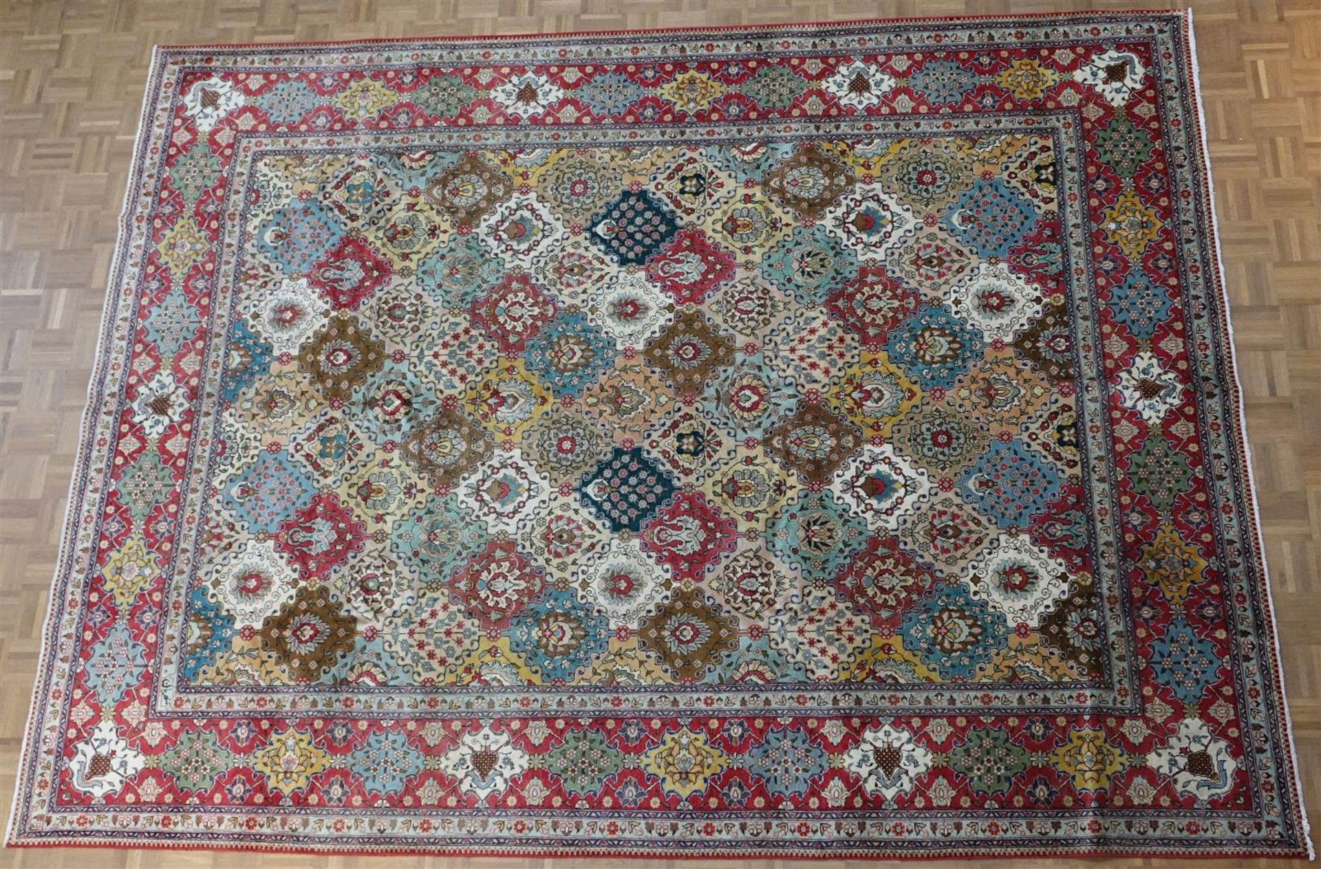 Tabriz 390 x 297- - -29.00 % buyer's premium on the hammer price, VAT included