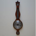 Engelse banjobarometer in wortelnoten gefineerde behuizing, versierd met biesintarisia, 19e