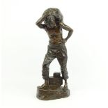 Jean Garnier (1853-1910)bronzen sculptuur met voorstelling van zakkendrager, gesigneerd en