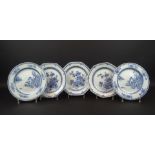 5 blauw/wit Chinees porseleinen borden met decor van bloemen en landschap, Qianlong, 18e eeuw, diam,