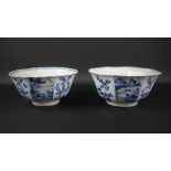 2 Chinese blauw/wit porseleinen kommen met decor van landschappen en bloesembomen in vakverdeling,