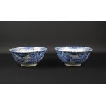 2 blauw/wit Chinees porseleinen kommen met decor van landschappen en bloemen, 19e eeuw, diam. 17