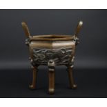 Japanse bronzen wierrookbrander met groten oren en reliefdecor van draak 19e eeuw, h. 24 cm- - -29.