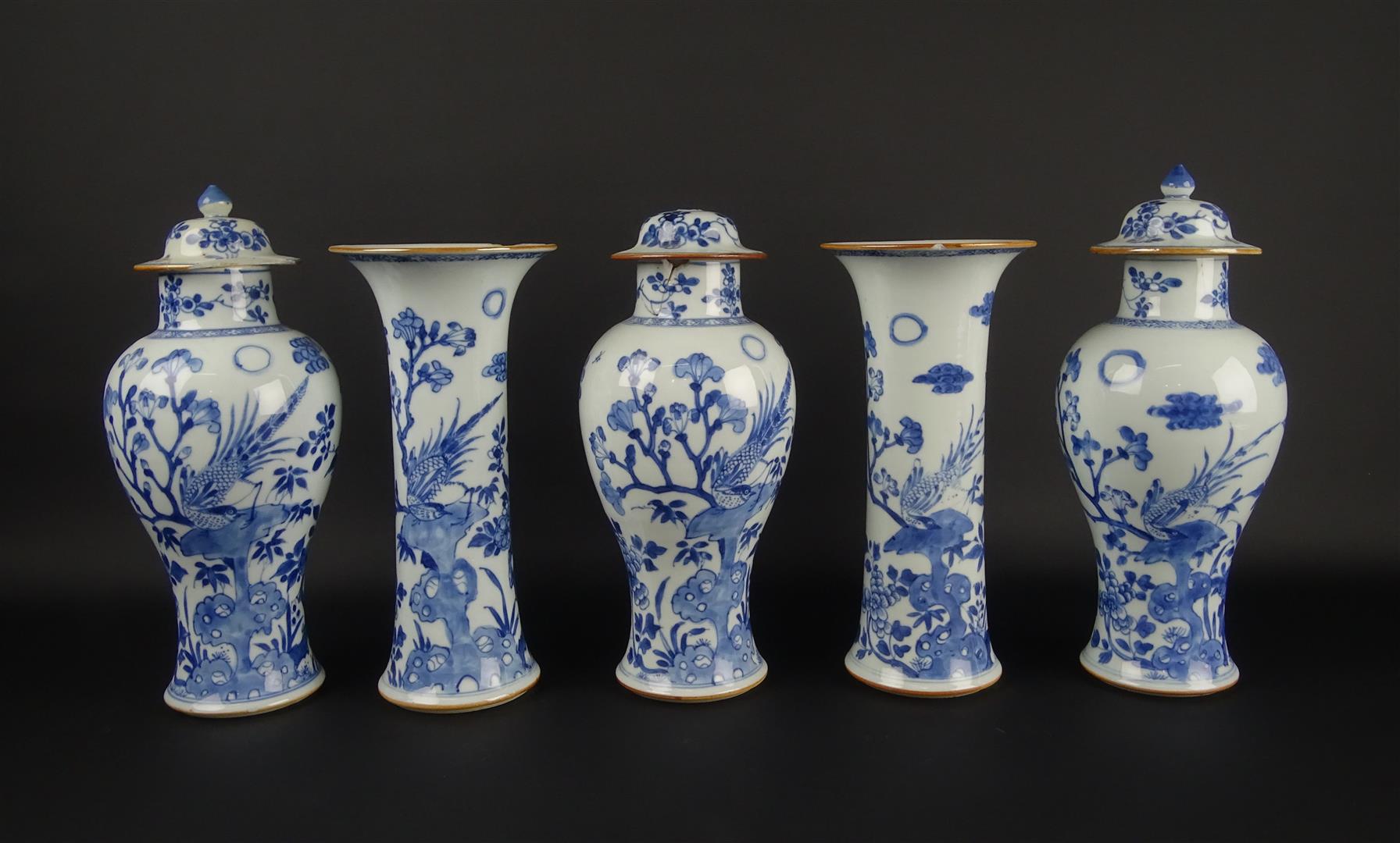 5-delig blauw/wit Chinees porseleinen kaststel met decor van paradijsvogels en bloemen, Qianlong,