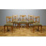 set van 5 iepen empire stoelen waarvan 1 met armleggers met rechte rug versierd met opengewerkte