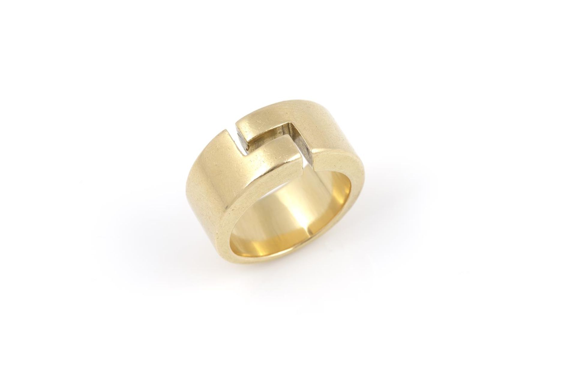 moderne 18 krt. gouden ring, vermoedelijk ontwerp Chris Steenbergen, Amsterdam, geen meesterteken,