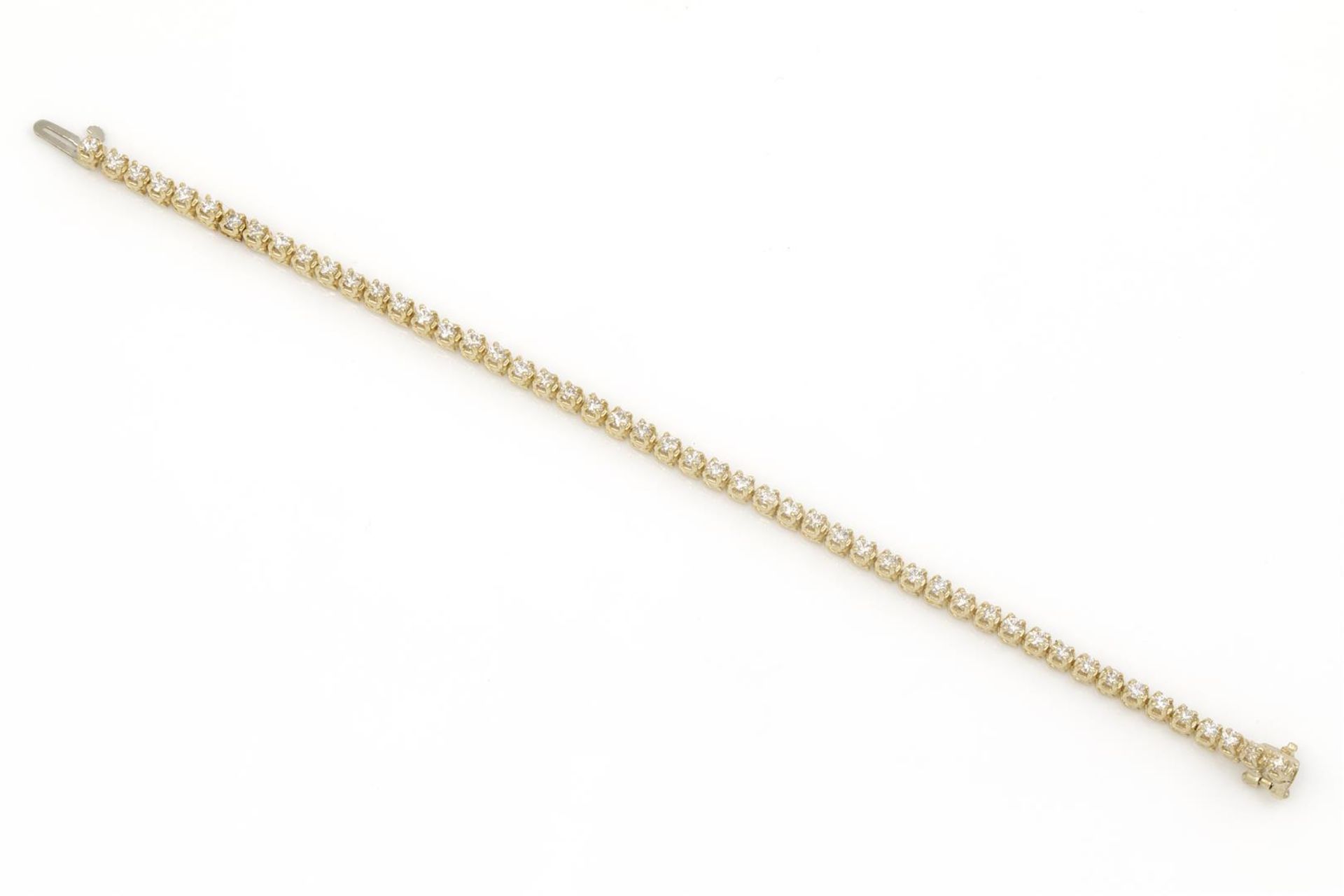 14 krt. gouden rivière armband bezet met 50 briljant geslepen diamanten, tezamen circa 1.00