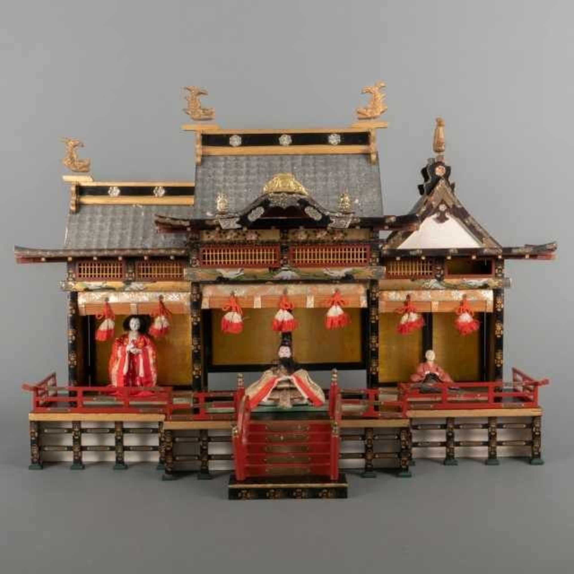 Black and red lacquer hinagoten with three display rooms, the roofs are adorned with four