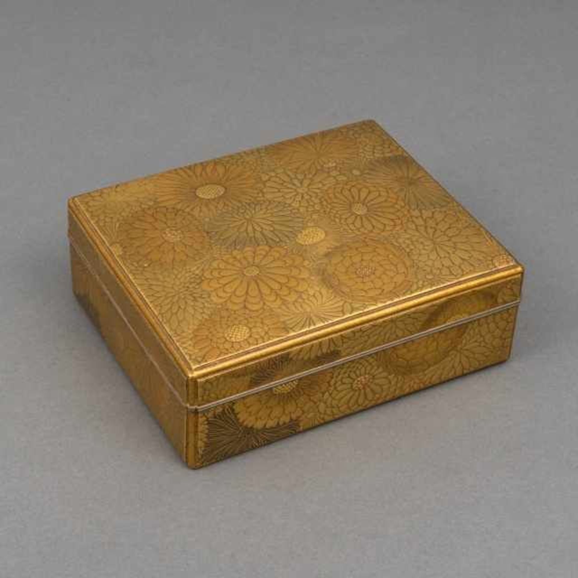 Rectangular golden lacquer bunkô with internal tray, the outside with an elaborate takamaki-e