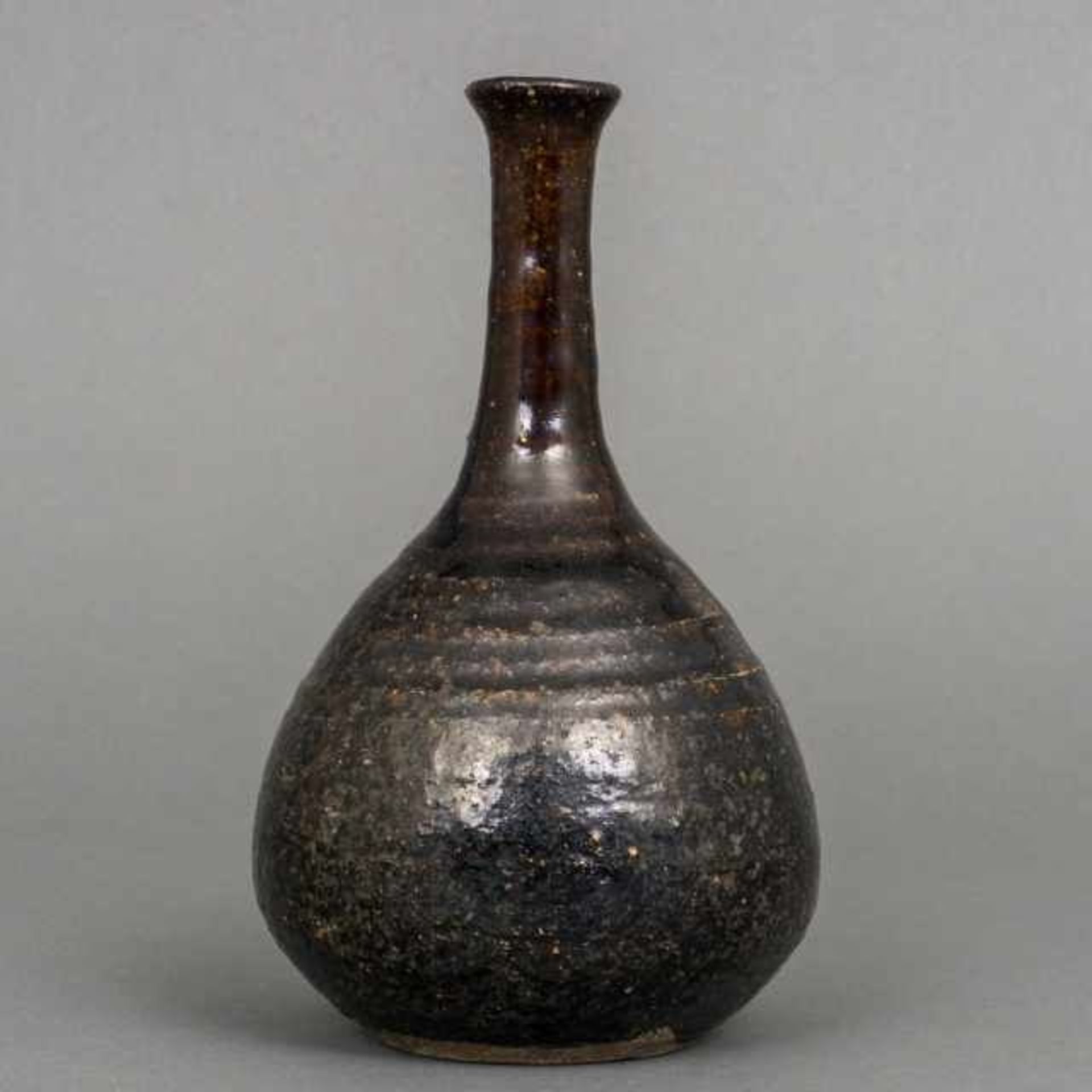 Seto ware bottle vase with dark brown glaze, Japan, 19th century, provenance: Kunsthandel - Bild 2 aus 6