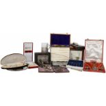 Gevarieerd lot.O.a. Sieraden, zilver en porselein.Lot miscellaneous.With Jewelry, silver and