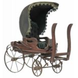 Poppenwagen.In de vorm van een lux rijtuig. circa 1900 50 x 70 cm.Doll carriage.In the form of a