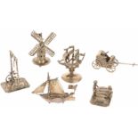 (6) delig lot miniaturen zilver.W.o. molen, vishandel, schommel, handkar met kind. Nederland, 20e