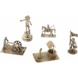 (5) delig lot miniaturen zilver.W.o. waterput, vaandeldrager, handkar. 20e eeuw, Keurtekens: diverse