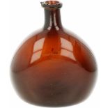 Een bruinglazen fles. Circa 1800.Afm. 17,5 x 15 cm.A brown glass bottle. Around 1800. Dim. 17.5 x 15