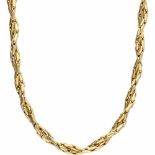 Gedraaid collier geelgoud - 14 kt.Met veiligheidskettinkje. L: 43,5 cm. Gewicht: 24,9 gram.Twisted