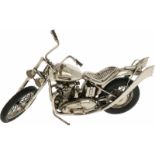 Triumph Motorfiets zilver.Fraai gedetailleerd model uitgevoerd met rubber banden op schaal.