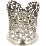 Flessenhouder zilver.Ajour opengewerkt gegoten model met rocaille versieringen, bloemen en Fazanten.