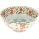 Een porseleinen kom met Amsterdams bont decor. China, 18e eeuw.Afm. 7,5 x 14 cm.A porcelain bowl