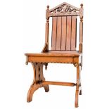 Een eikenhouten neo-gotische zetel. 19e eeuw.Afm. 96 x 45 x 48 cm.An oak neo-gothic seat. 19th