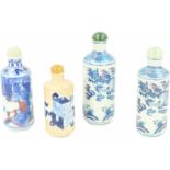 Een lot van vier porseleinen snufbottles. China, eind 20e eeuw.A lot with four porcelain snuff