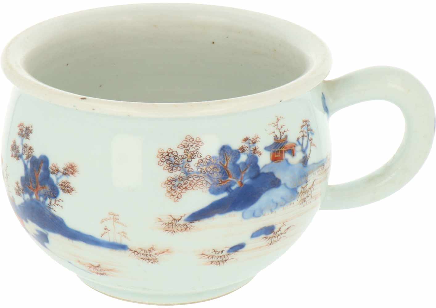 Een porseleinen nachtspiegel met Imari landschaps decor. China, 18e eeuw.Randschade. Afm. 12 x 20,